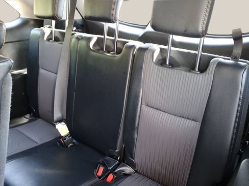 Used 2018 Toyota Highlander Plus FWD image 16