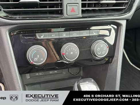 Used 2023 Volkswagen Taos SE AWD/4WD image 17