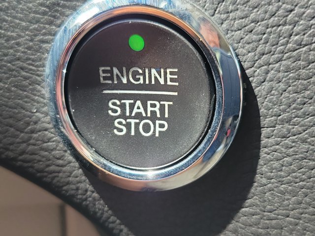Used 2015 Ford Edge Titanium w/ Technology Package FWD image 32