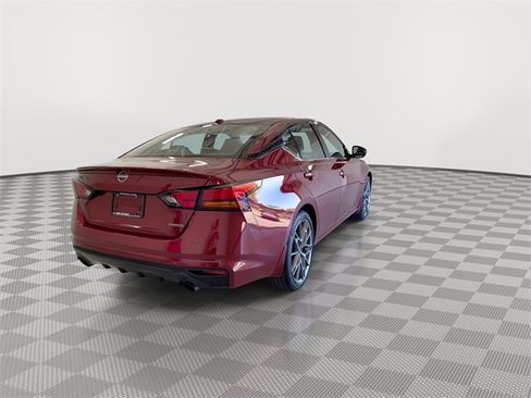 Certified 2024 Nissan Altima 2.0 SR image 11