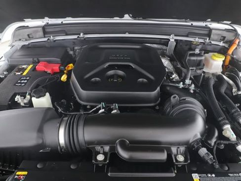 Used 2025 Jeep Wrangler Unlimited Sahara w/ Safety Group image 15