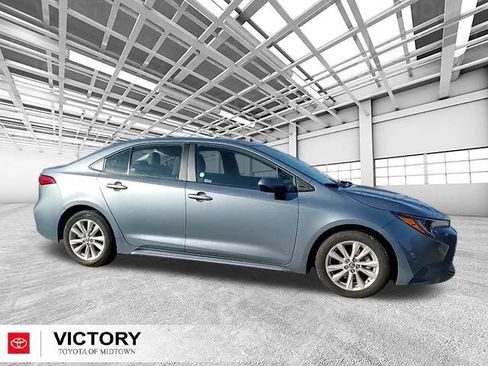 Used 2023 Toyota Corolla LE w/ LE Convenience Package image 3