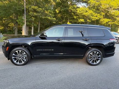 Used 2022 Jeep Grand Cherokee L Overland w/ Luxury Tech Group IV AWD/4WD image 3