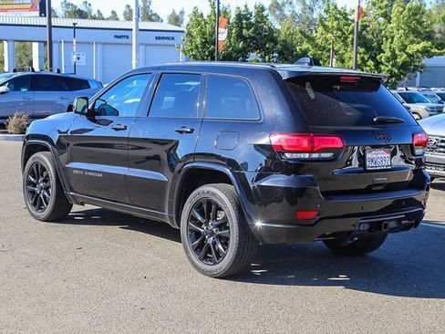 Used 2020 Jeep Grand Cherokee Altitude AWD/4WD image 2