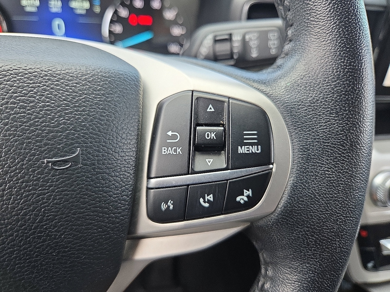 Used 2022 Ford Explorer XLT w/ Equipment Group 202A AWD/4WD image 18