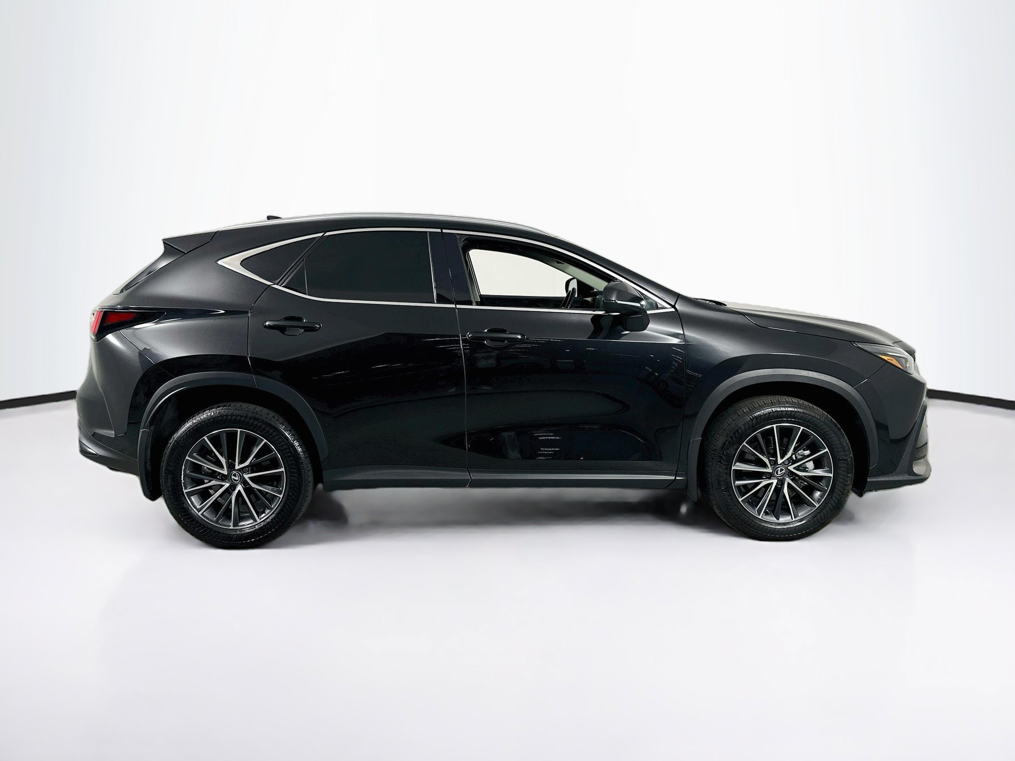 Used 2025 Lexus NX 350 AWD w/ Accessory Package (2T) image 4