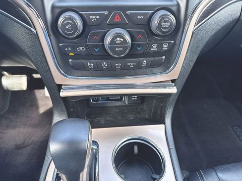 Used 2017 Jeep Grand Cherokee Limited image 17