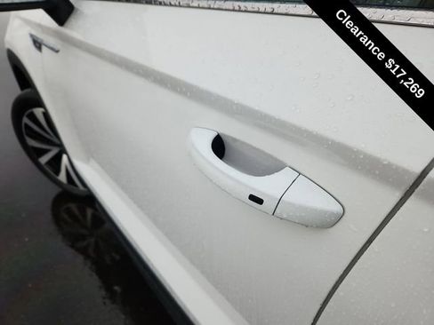 Used 2024 Volkswagen Taos SE image 16