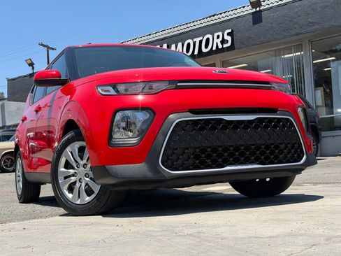 Used 2021 Kia Soul LX FWD image 2
