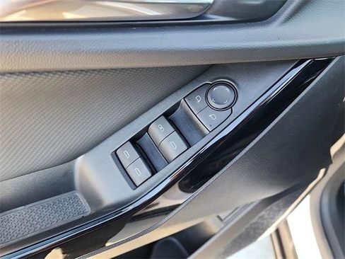 Used 2025 Chevrolet Equinox LT w/ Convenience Package II image 10