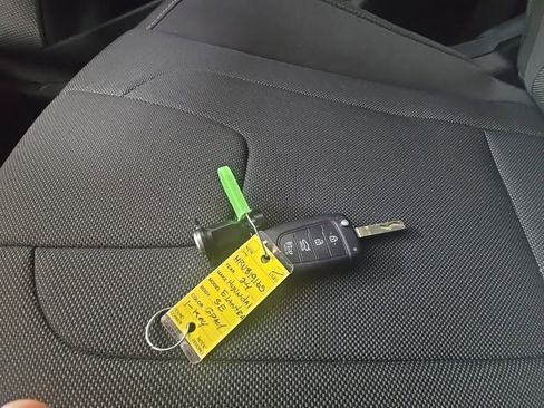 Used 2024 Hyundai Elantra SE image 30