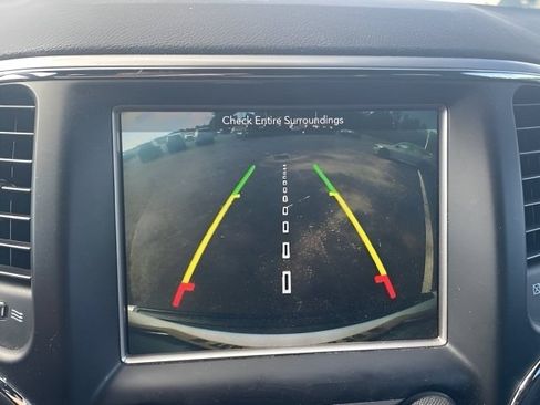Used 2018 Jeep Grand Cherokee Altitude AWD/4WD image 19