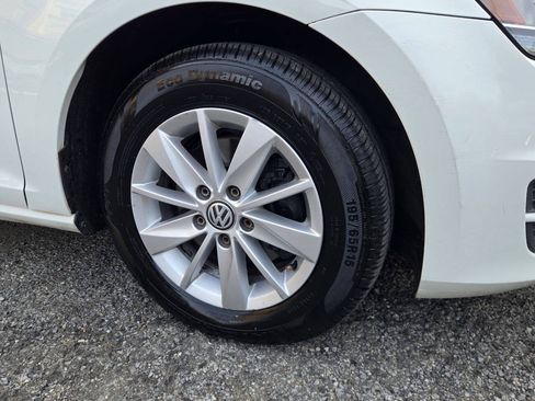 Used 2015 Volkswagen Golf S FWD image 16