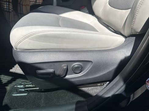 Used 2023 Toyota RAV4 Limited image 14