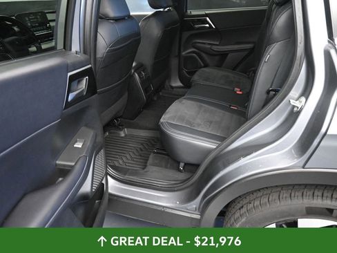 Used 2024 Mitsubishi Outlander SE image 18