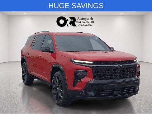 Used 2026 Chevrolet Traverse RS FWD image 1