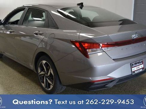 Used 2023 Hyundai Elantra SEL w/ Convenience Package FWD image 3