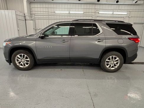 Used 2019 Chevrolet Traverse LT FWD image 2