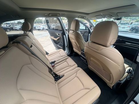 Used 2025 Audi Q7 3.0T Prestige image 28