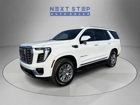 Used 2025 GMC Yukon Denali AWD/4WD image 3