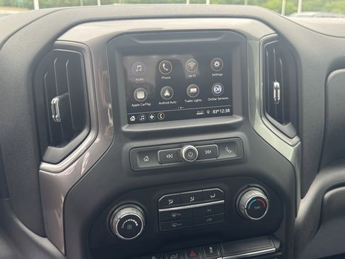 Used 2019 Chevrolet Silverado 1500 Custom Trail Boss w/ Custom Convenience Package AWD/4WD image 17