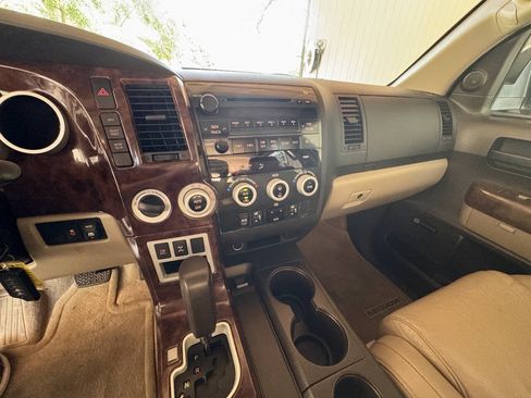 Used 2008 Toyota Sequoia SR5 w/ Leather Seat Pkg AWD/4WD image 18