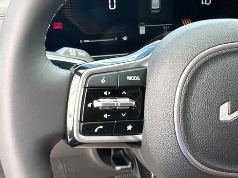 New 2026 Kia Carnival EX FWD image 21