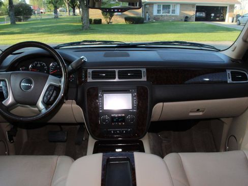 Used 2013 GMC Yukon Denali AWD/4WD image 29