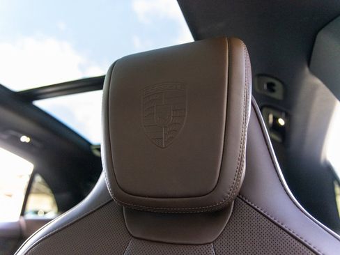 Certified 2025 Porsche Macan 4 Electric image 26