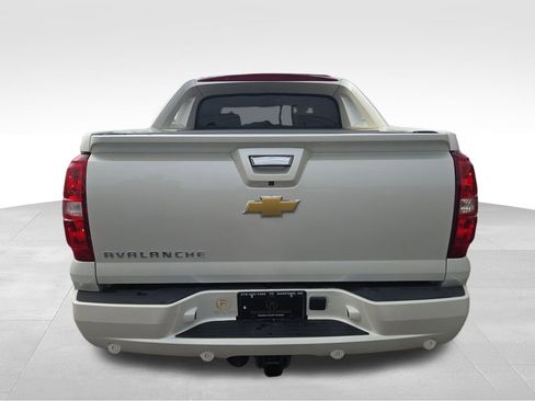 Used 2013 Chevrolet Avalanche LTZ image 4