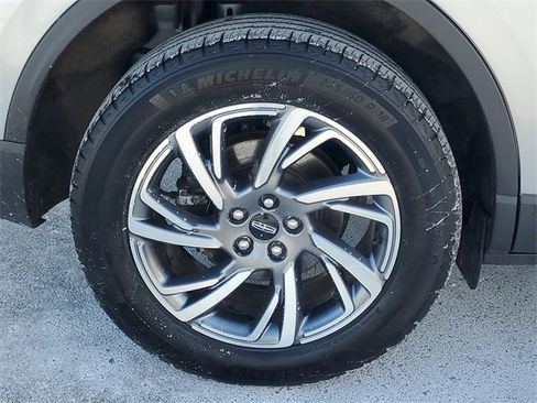 Certified 2023 Lincoln Corsair AWD w/ Equipment Group 101A image 5