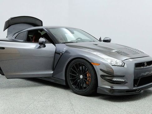 Used 2015 Nissan GT-R Premium AWD/4WD image 12