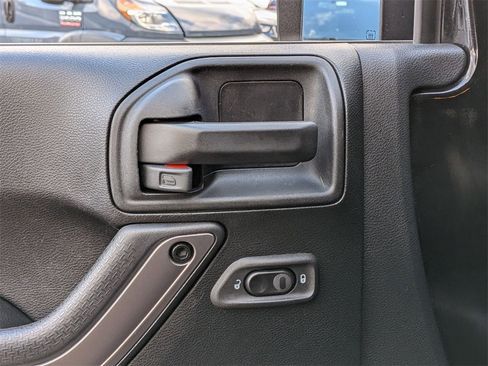 Certified 2018 Jeep Wrangler Unlimited Altitude image 10