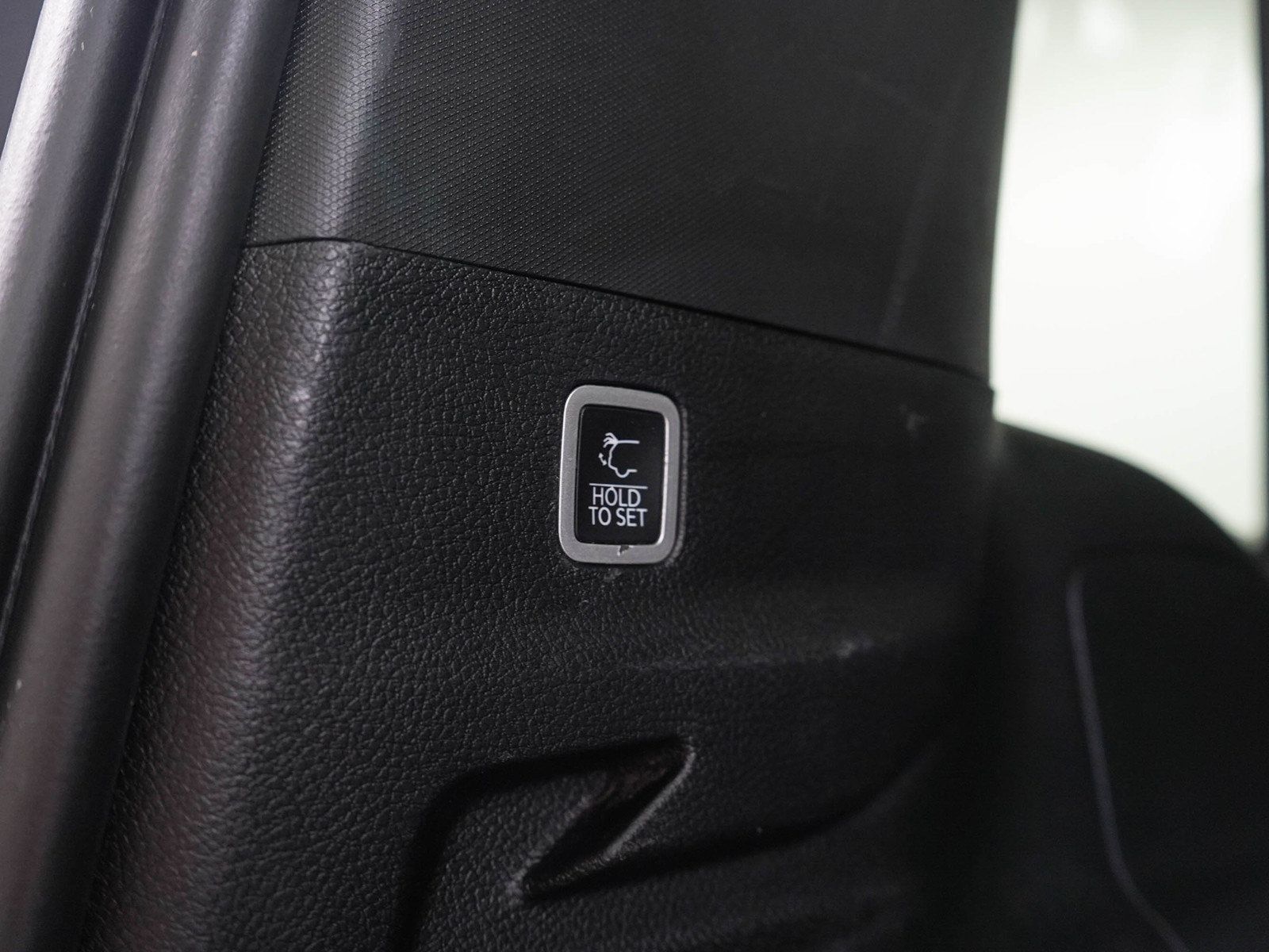 Used 2023 Jeep Wagoneer L Series II w/ Premium Group I AWD/4WD image 11