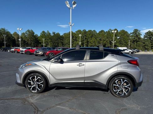 Used 2019 Toyota C-HR XLE FWD image 6