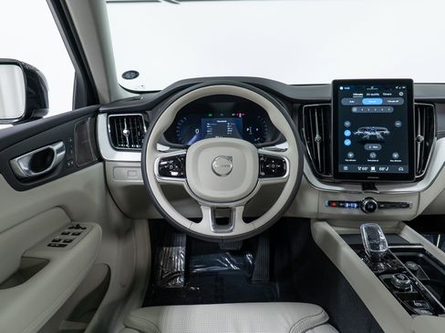 New 2026 Volvo XC60 B5 Ultra w/ Climate Package image 17