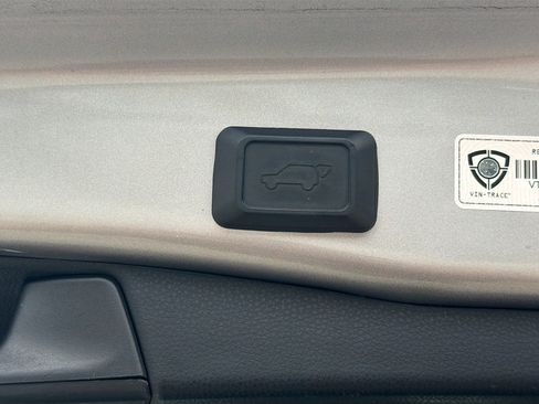 Used 2020 Toyota RAV4 XLE Premium image 14