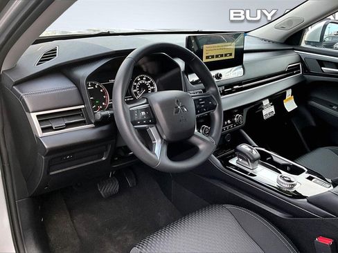 New 2025 Mitsubishi Outlander ES image 6