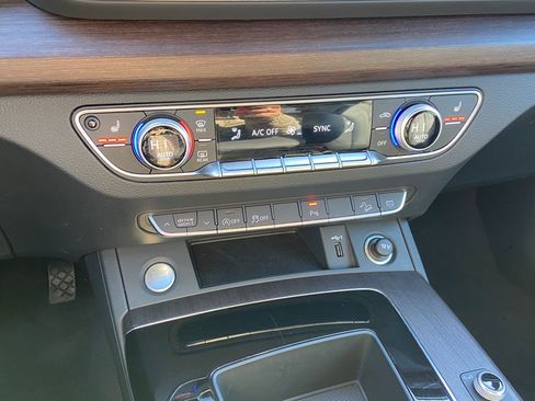 Used 2023 Audi Q5 2.0T Premium w/ Convenience Package image 19