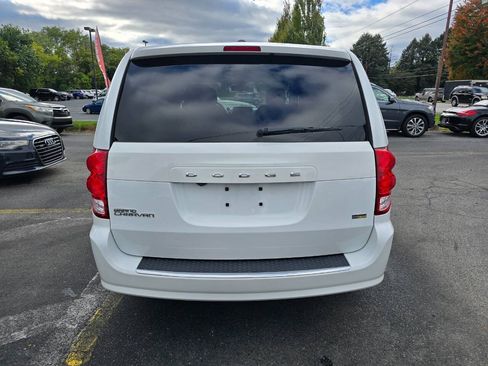 Used 2018 Dodge Grand Caravan SE w/ UConnect Hands-Free Group FWD image 4