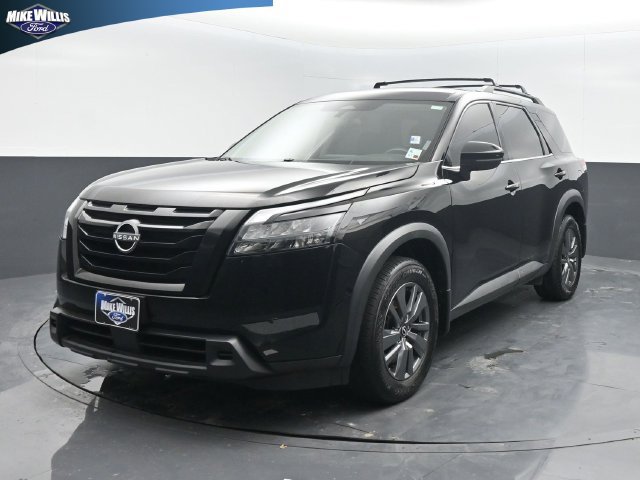 Used 2023 Nissan Pathfinder SV w/ Black Appearance Package FWD image 3