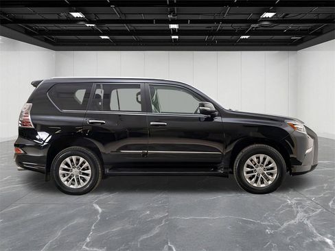 Used 2018 Lexus GX 460 image 11