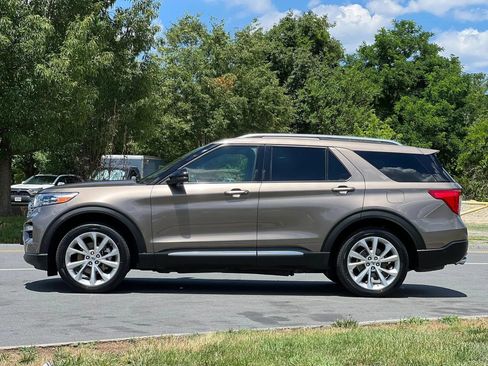 Used 2021 Ford Explorer Platinum w/ Equipment Group 601A AWD/4WD image 2