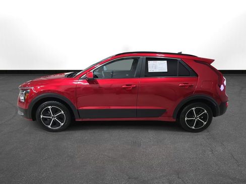 Used 2024 Kia Niro LX image 9