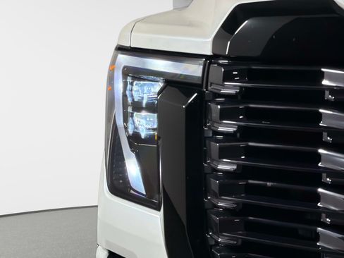 Used 2025 GMC Sierra 3500 Denali Ultimate AWD/4WD image 9