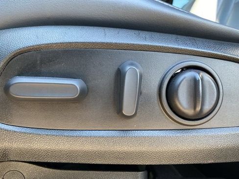 Used 2023 Buick Enclave Essence AWD/4WD image 17