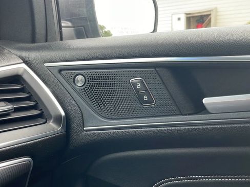 Used 2020 Ford Edge Titanium image 24