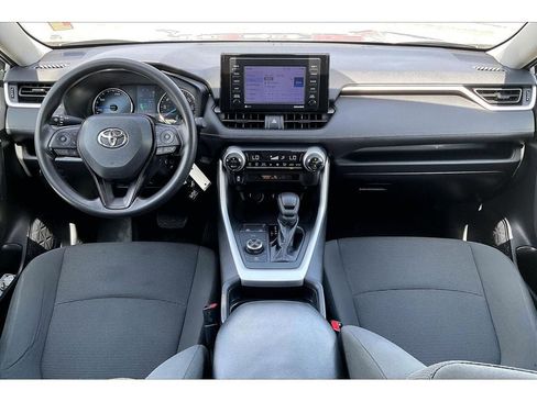 Used 2021 Toyota RAV4 LE AWD/4WD image 17
