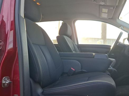Used 2019 Nissan Titan SV RWD image 13