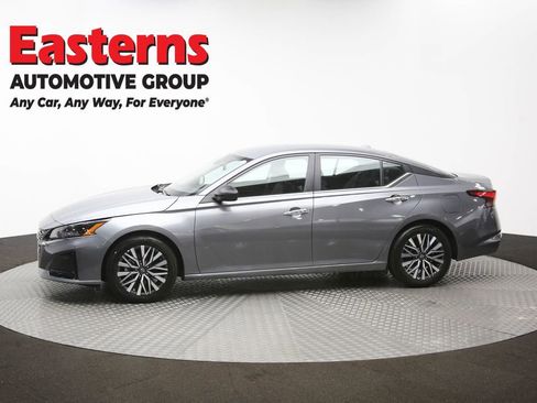 Used 2025 Nissan Altima 2.5 SV image 58